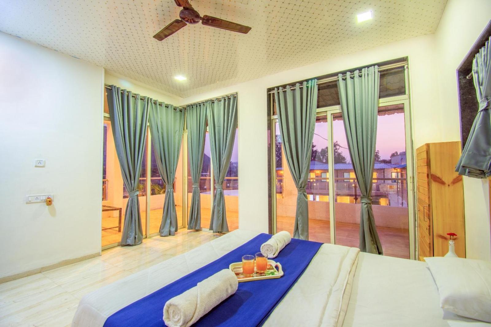 Empyrean Stay Ll 6Bhk Ll Royal Bramha Palace Ll Pvt Pool Ll Lonavala Dış mekan fotoğraf